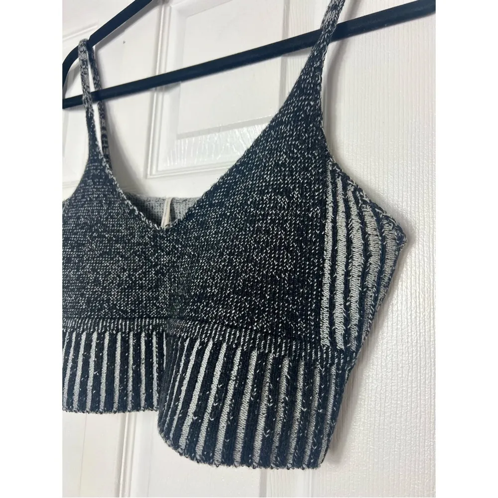 Out From Under Ribbed Knit V-Neck Crop Top Bralette Black Gray Size L - Image 4