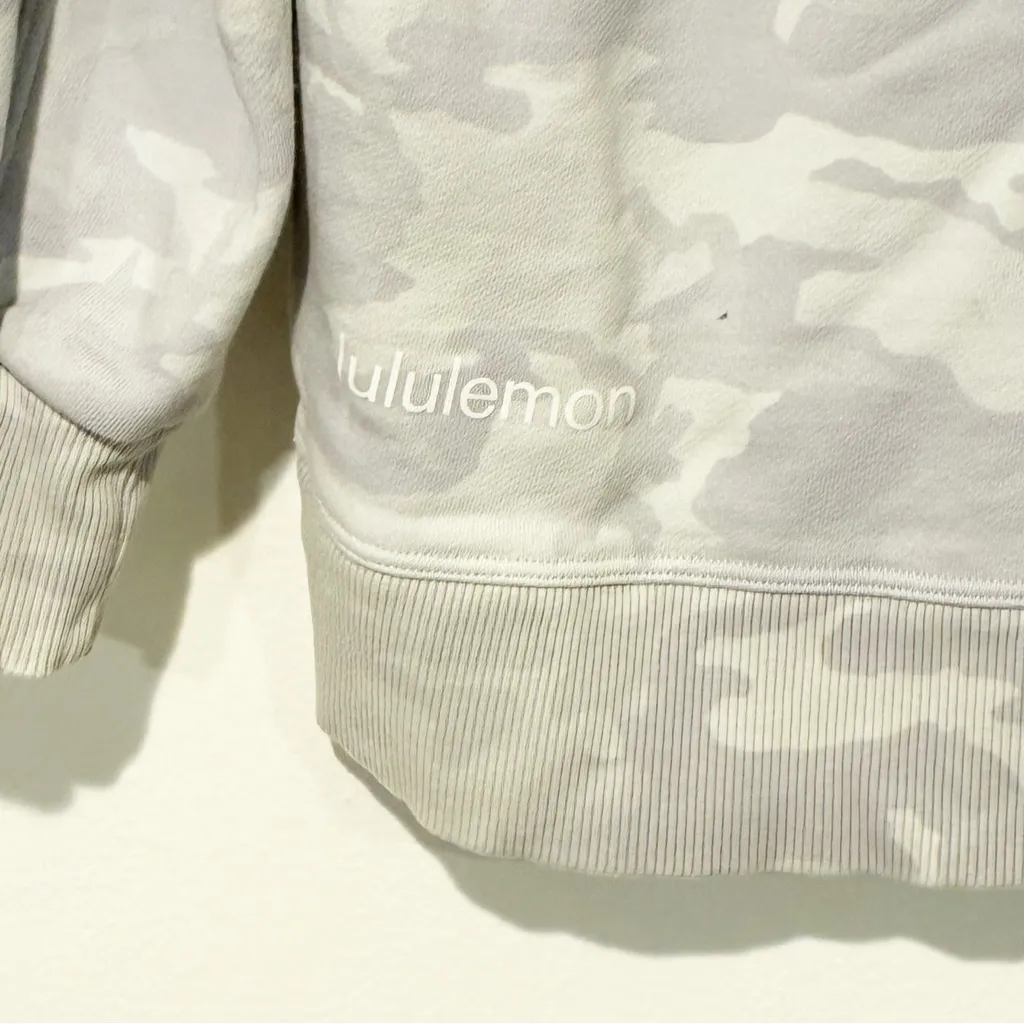 Lululemon Perfectly Oversized Crew
Incognito Camo Alpine White Multi Sweatshirt Size undefined - Image 5