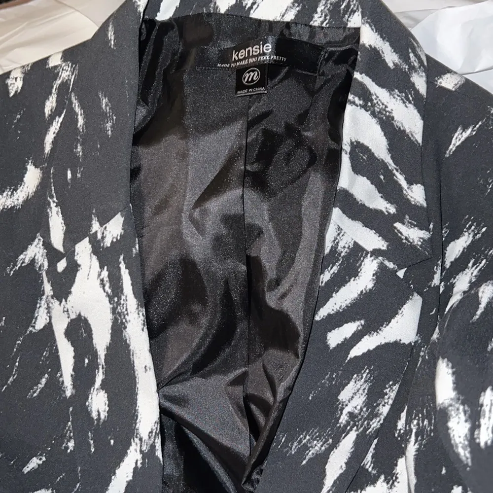 Kensie Zebra-Print Two-Button‎ Blazer (Medium, Black) - Image 2