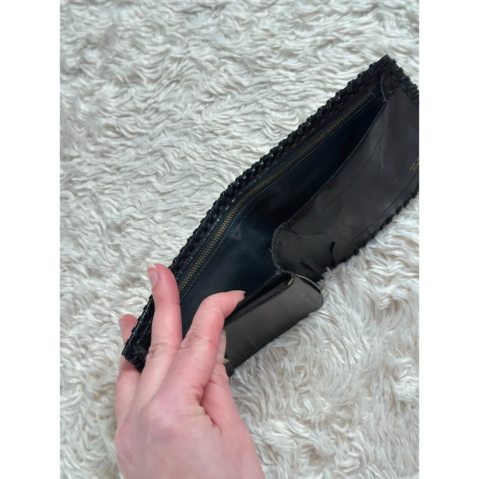 Vintage 1970’s tooled Top Grain leather Black billfold wallet Bifold Zip Pocket - Image 7