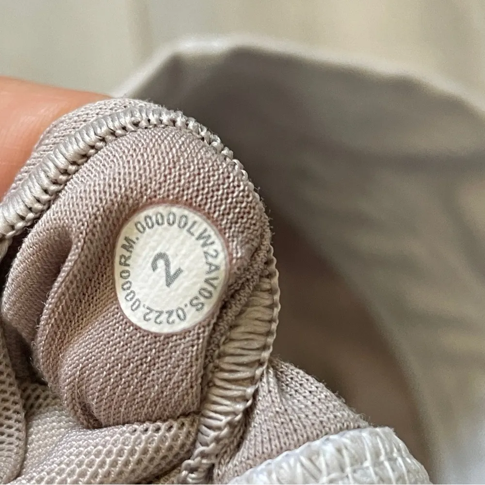 Lululemon Energy Bra long line strappy sports womens Gray size 2 medium support - Image 6