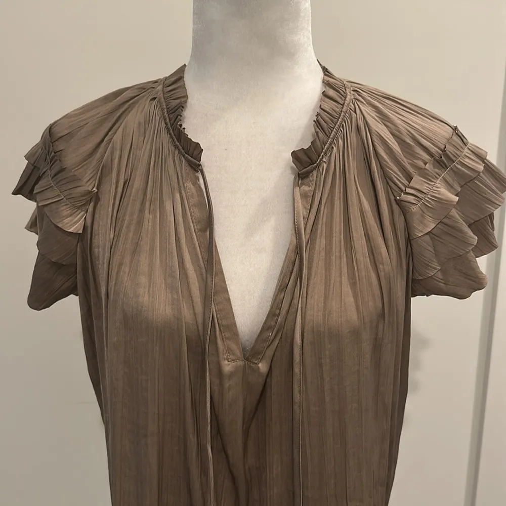 NWT Evereve Lydia Flutter Sleeve Satin Blouse Sz M - Image 4