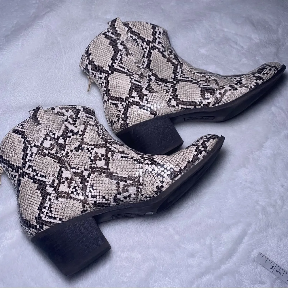 Style & Company MyKenna Western Ankle Bootie. Size 9 - Image 2