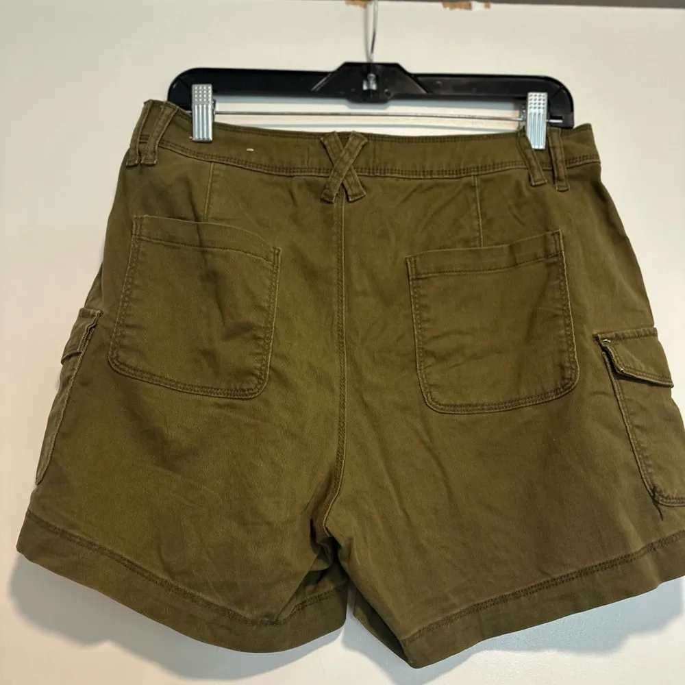 Women’s Sz: 10 Natural Reflections Army Green Cargo Shorts. Stretch Cotton. - Image 2