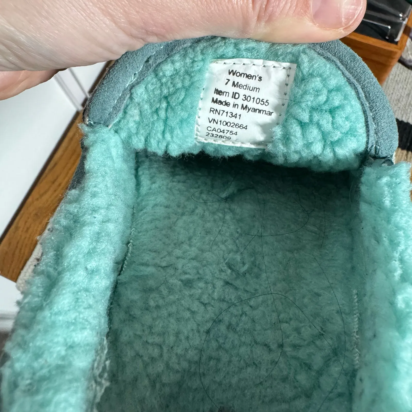 LL Bean Women Blue Suede Fleece Lined Mountain Moccasin Slippers Size 7 M - Image 6