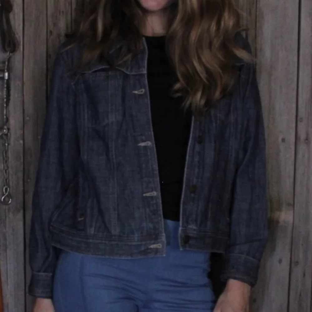 Liz Claiborne denim jacket dark wash size medium - Image 4