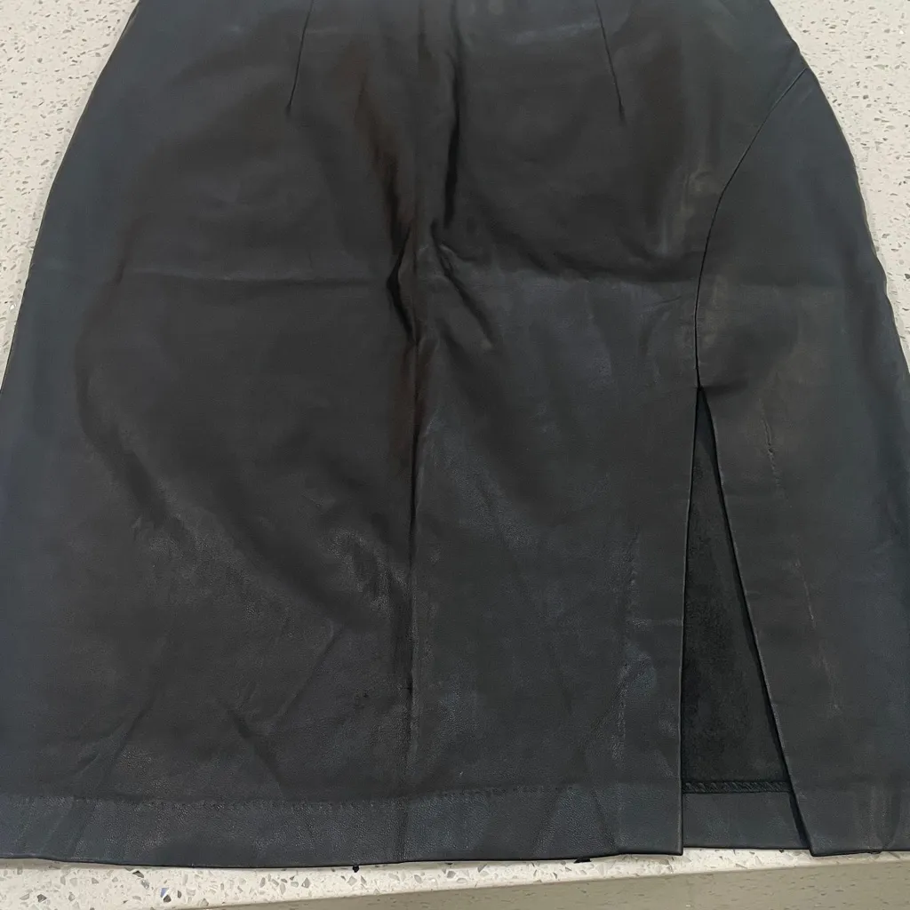 Forever 21 Contemporary Black pencil faux leather skirt size large - Image 2
