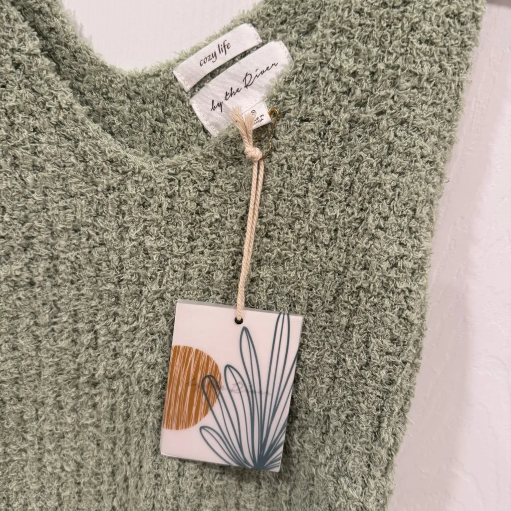 NWT By the River Green Sleeveless Blouse Tank Top Ribbed Knit Cozy Fuzzy - Image 2