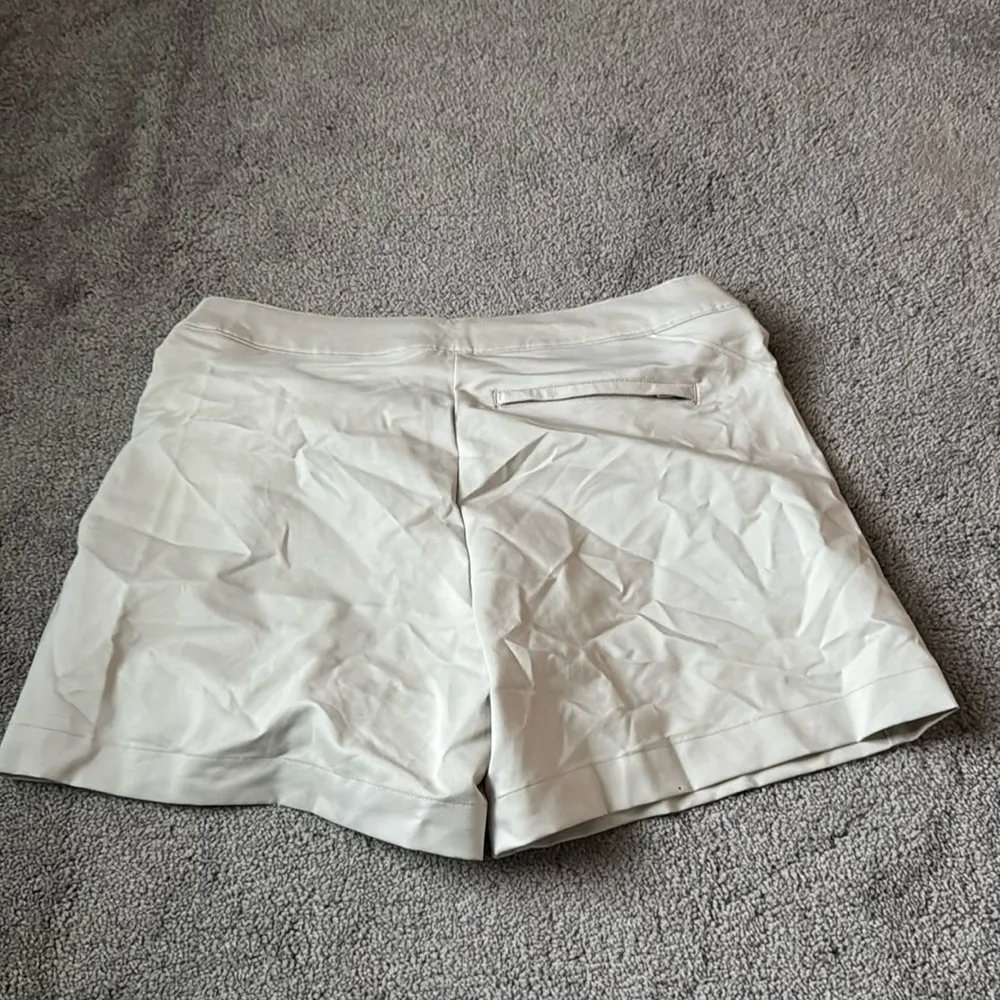 Under Armour Shorts SIZE 4 - Image 4