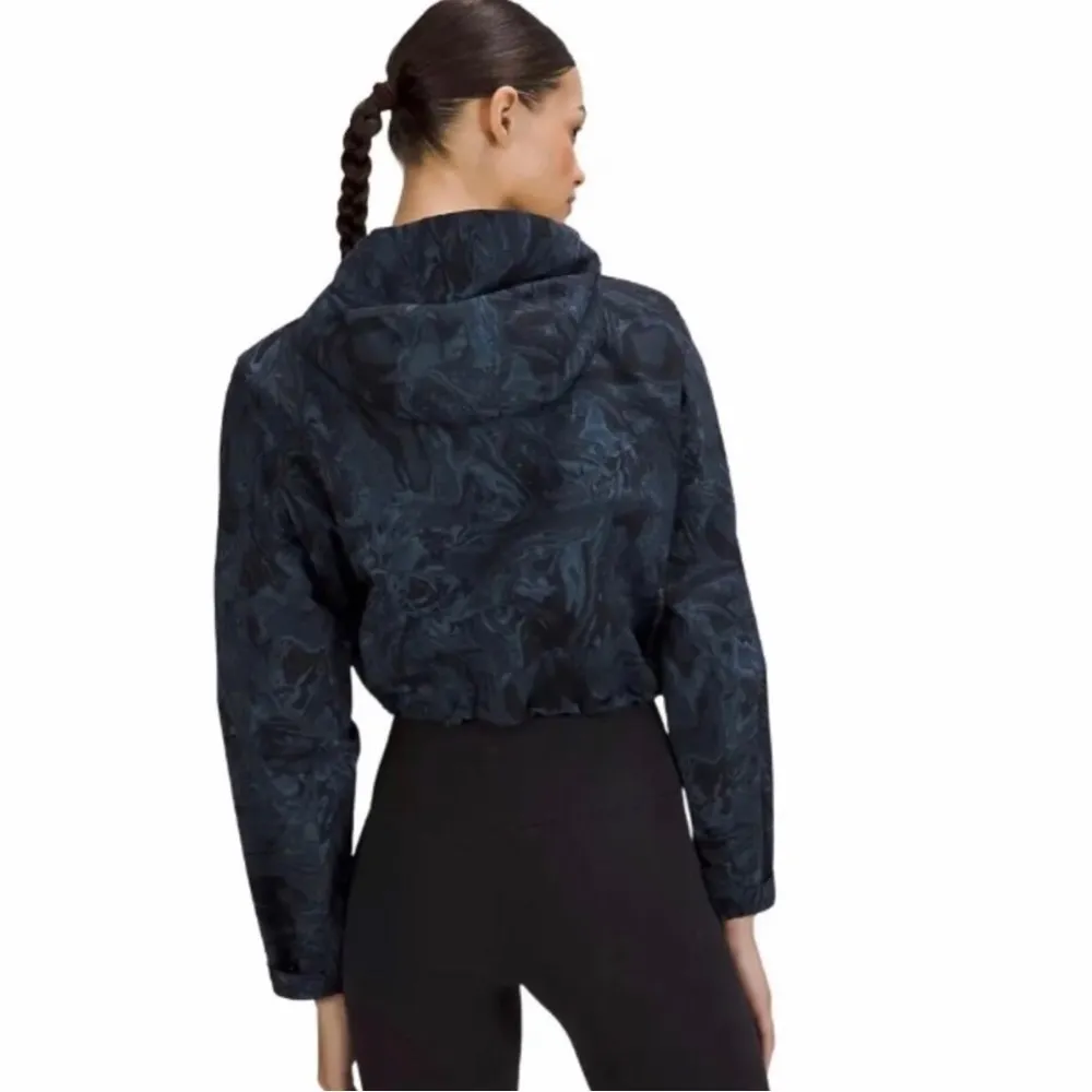 Lululemon crop Metamorphosis jacket - Image 5