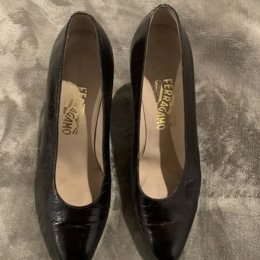 Ferragamo dark brown leather pumps size 9.5 - Image 2