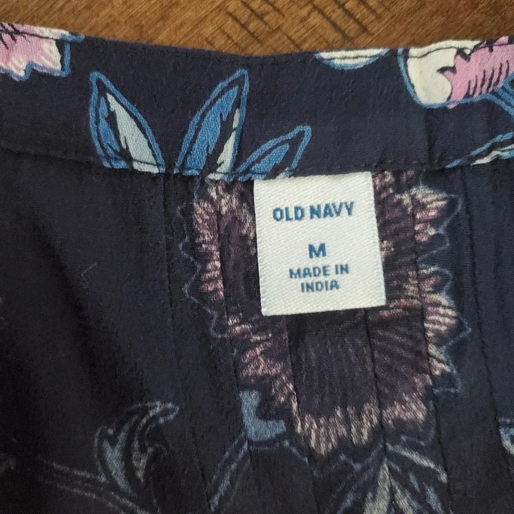 V-Neck sleeves tank size medium new by Old Navy flower pattern Navy blue , purpl - Image 2