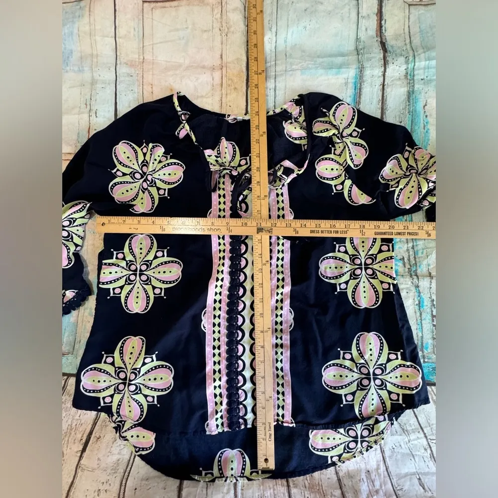 Crown And Ivy Botanical Bouquet Blouse Size Large Floral - Image 3