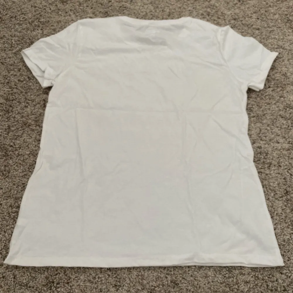 White and black graphic tee with a vintage vibe, Faber college animal house - Image 2