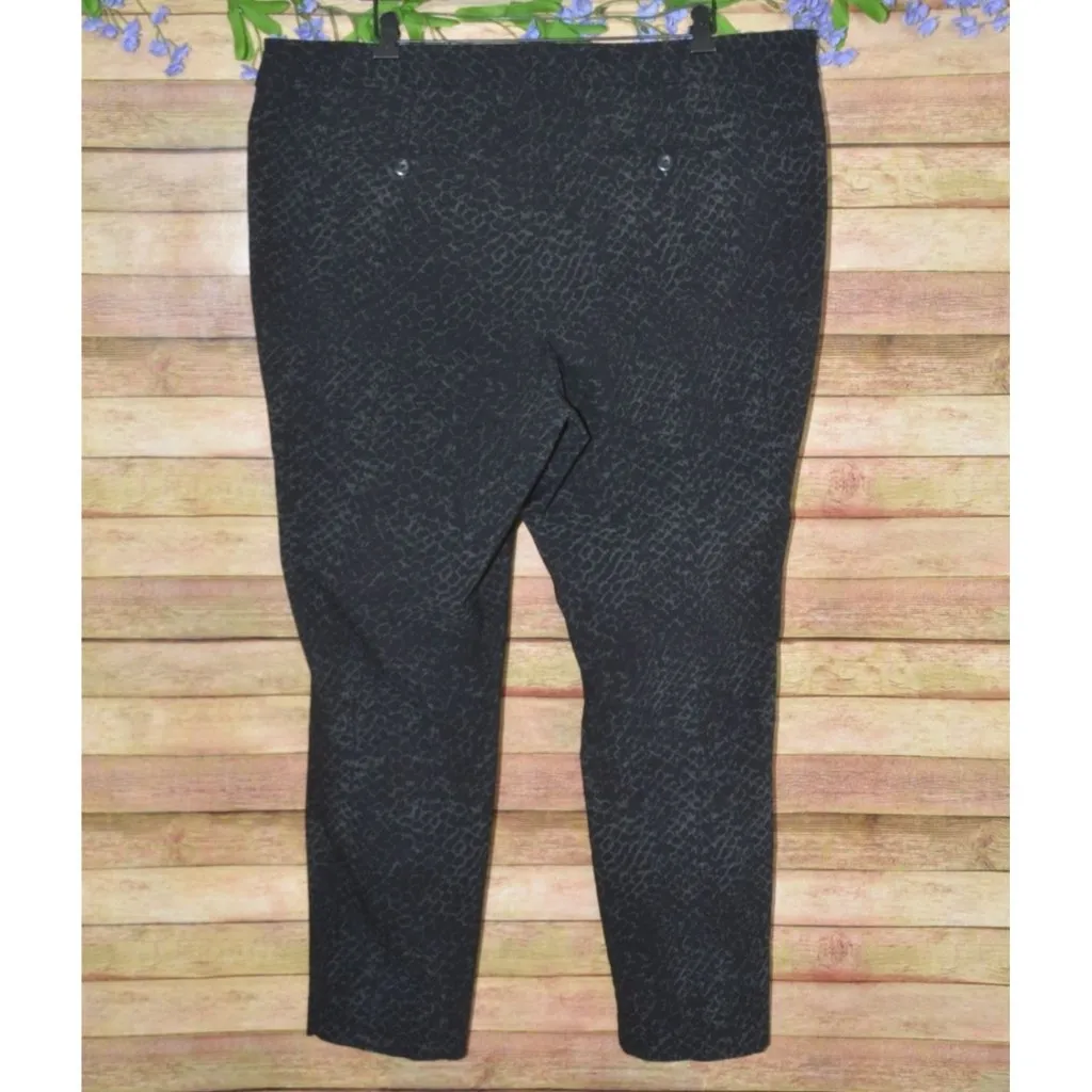 The Limited Women's Pants Size 20W Black Animal Snakeskin Print Pockets Straight - Image 4