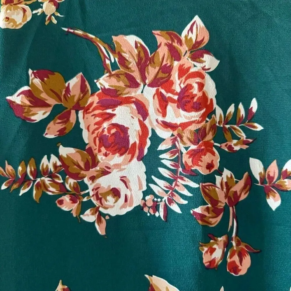 Umgee Satin Floral Print Bell Sleeve V-Neck Top in Emerald crisscross SZ L - Image 12