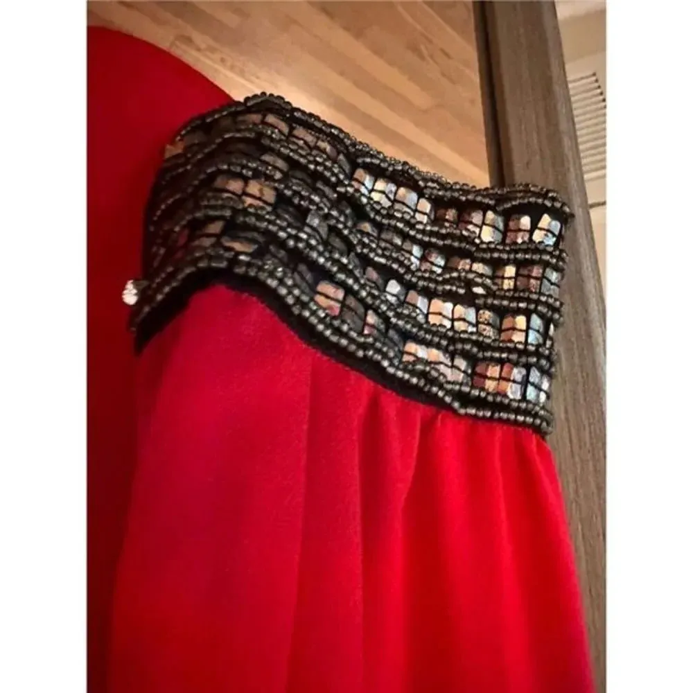 Gibson Latimer Red Sequin Trim Blouse Size Medium - Image 4