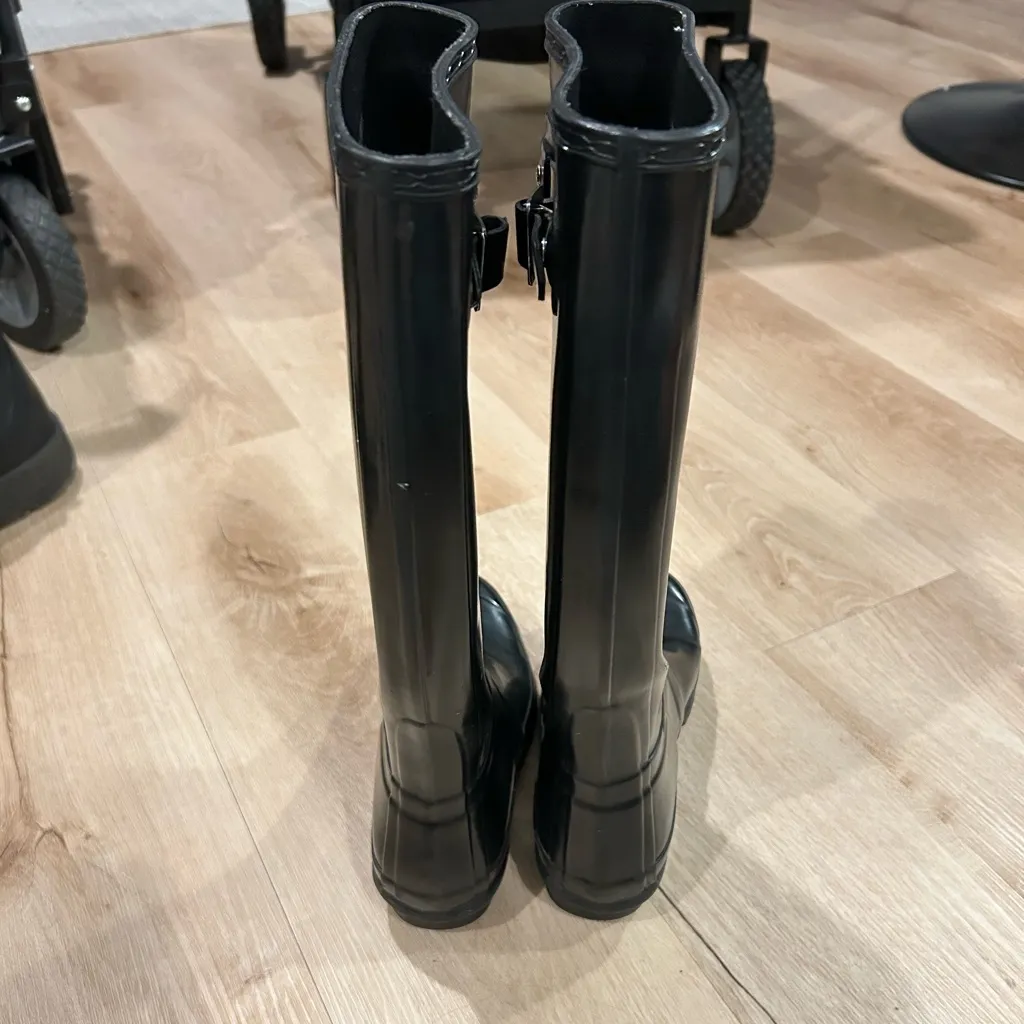 Hunter Tall Black Gloss Rainboot Womens 7 or EU 38 - Image 6