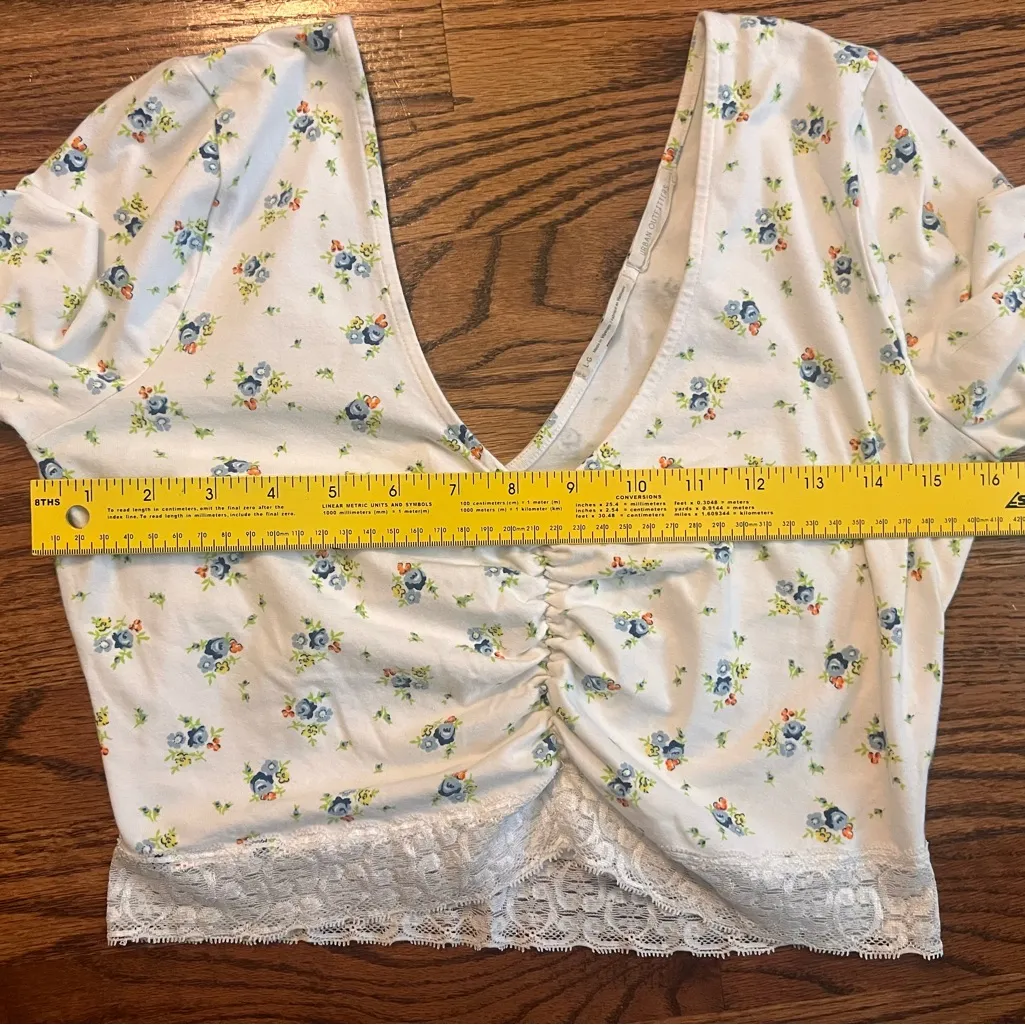 Urban Outfitters Floral Ruched Crop Top with Lace Trim
Size: Large - Image 7