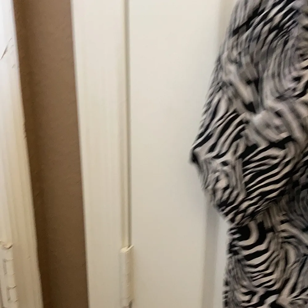 FINAL MARKDOWN Anna and frank silk suit top small Black - Image 2