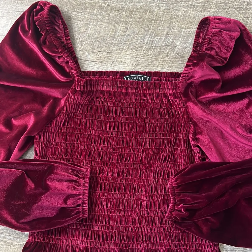 Bagatelle Collection Women's Blouse Velvet Smocked Bodice Long Puff Sleeve SZ M - Image 3