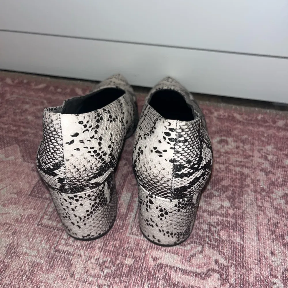 Seychelles Stylish Snake Print Women's Shoes Sz 8 Black - Image 4