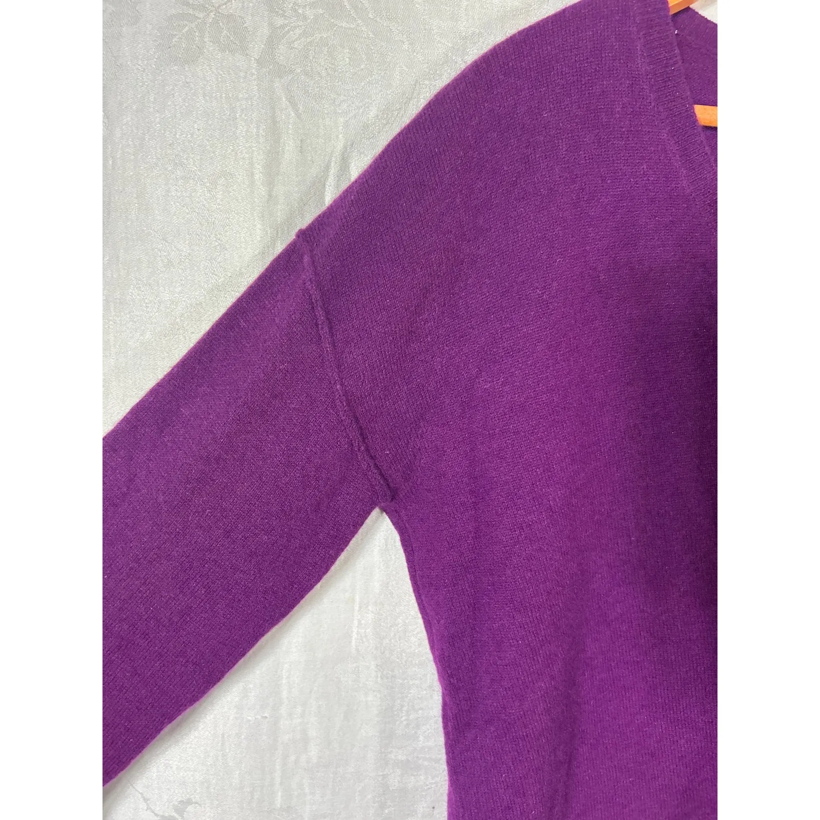Halogen 100% Cashmere Sweater Medium Purple V Neck Classic - Image 4