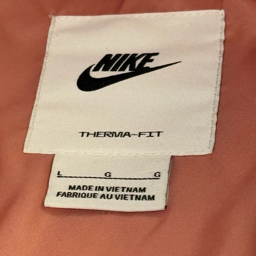 NIKE Sportswear Therma-FIT Puffer Vest Pink Stardust Size L NEW - Image 8