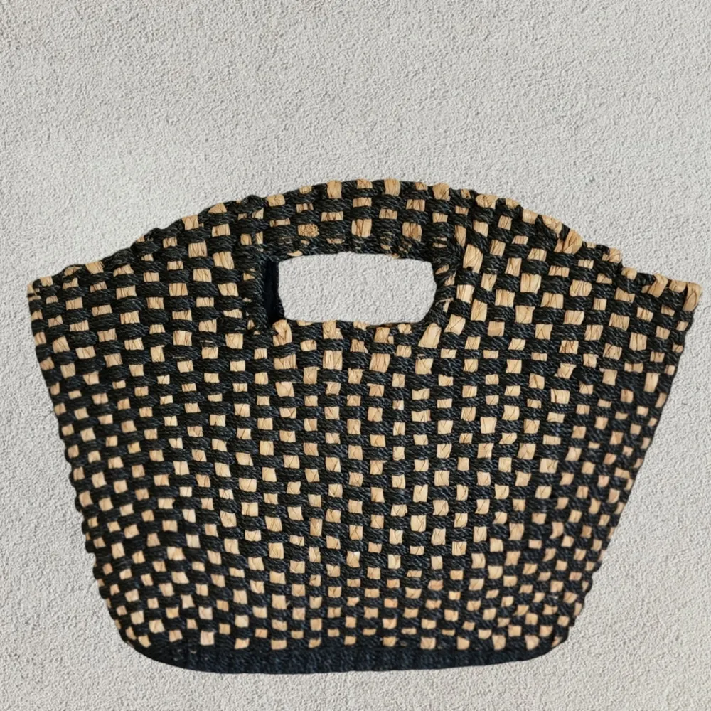 Relativity black tan straw rosette carryall beach bag - Image 2