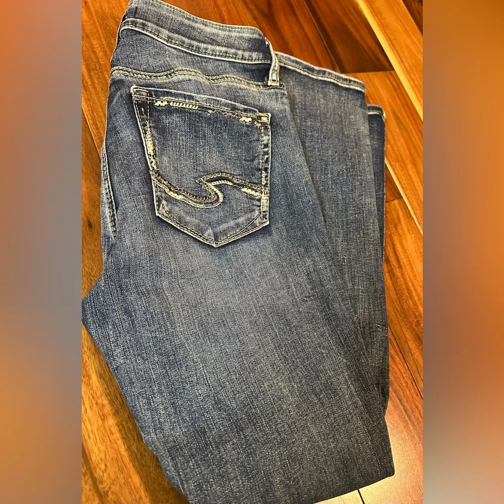 Silver Jeans Co.- Elyse Slim Boot Jeans - Image 13