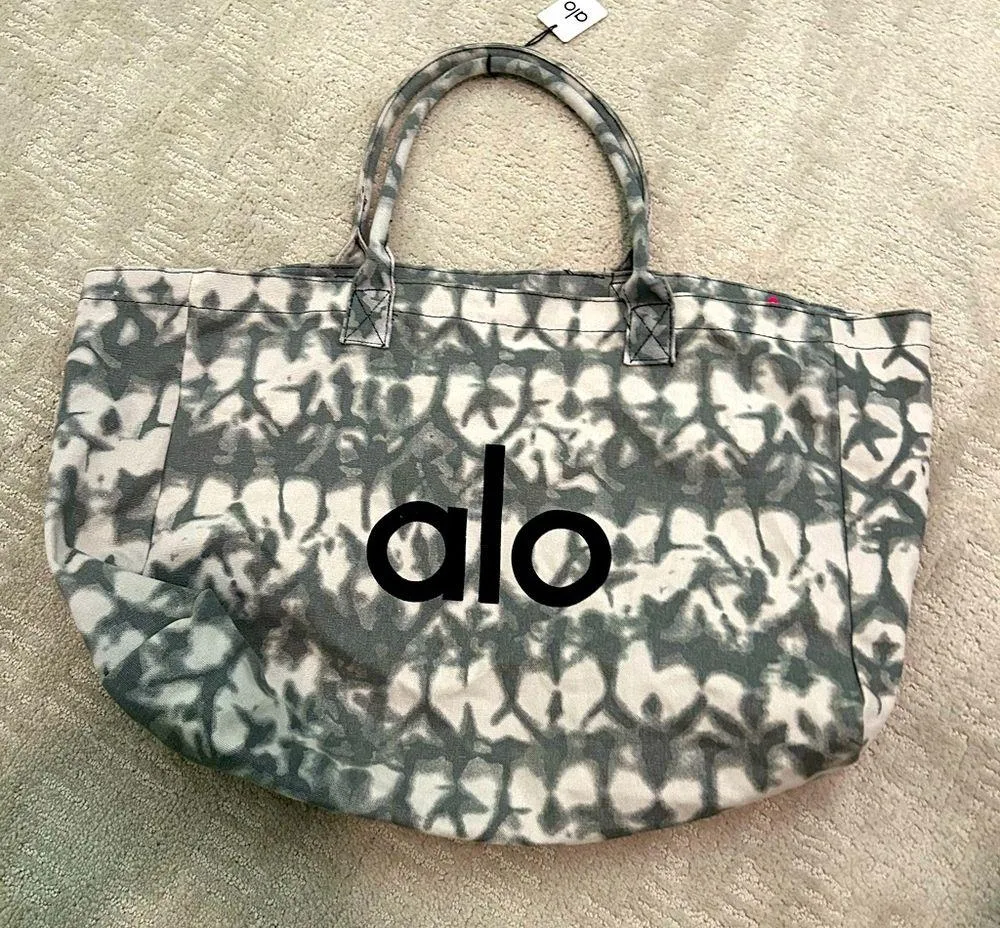 NWT Alo Yoga tote - Image 2