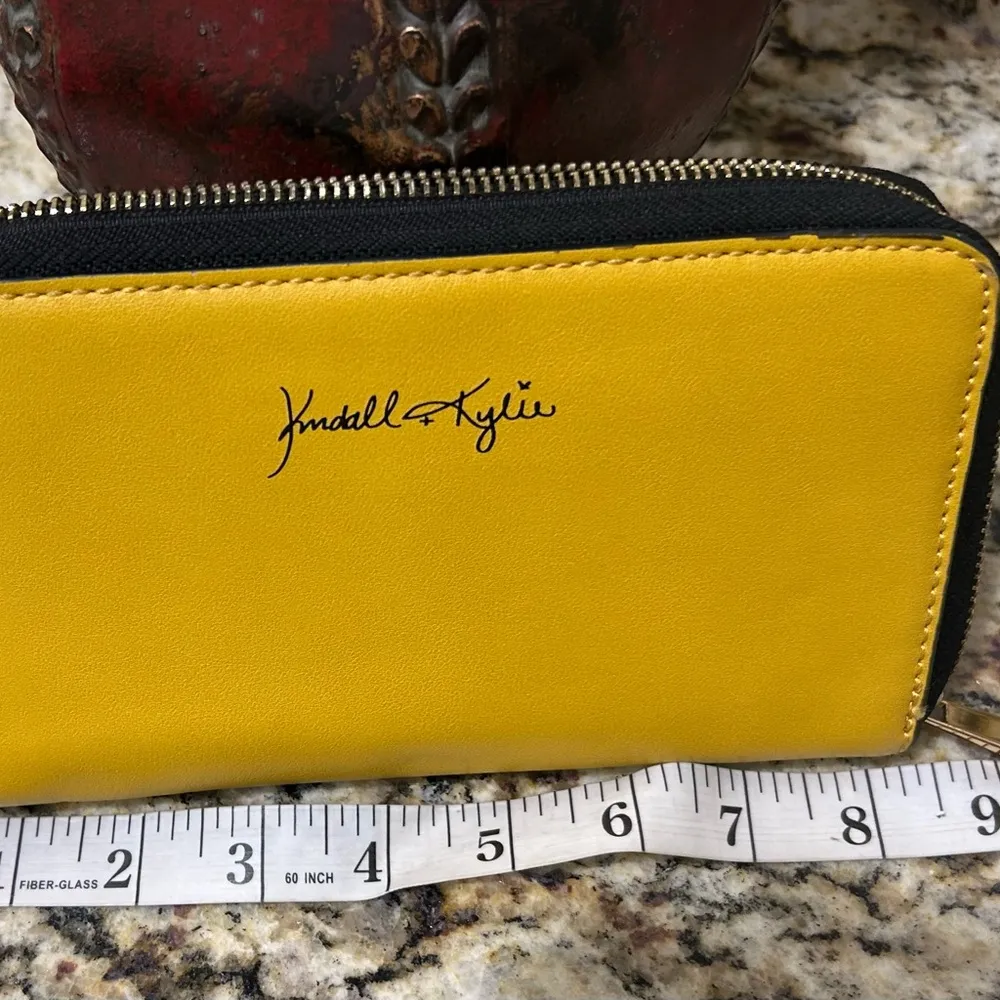Kendall & Kylie Yellow Leather Wallet Sleek Design Clean! - Image 3
