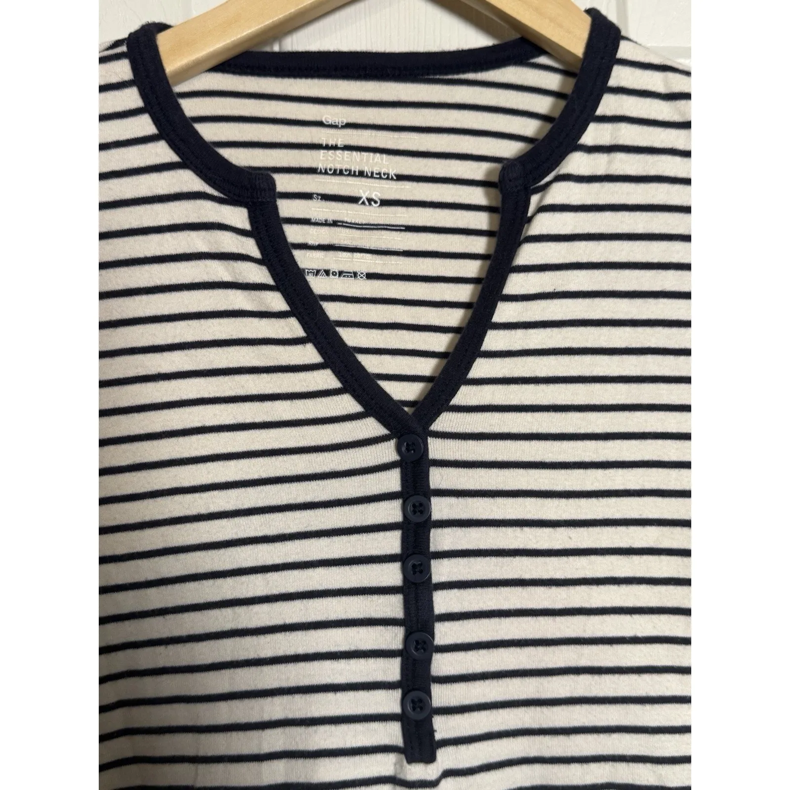🩵🩵GAP The Essential Notch Neck Shirt, Women’s, White W/ Stripes, XS🩵🩵 - Image 3