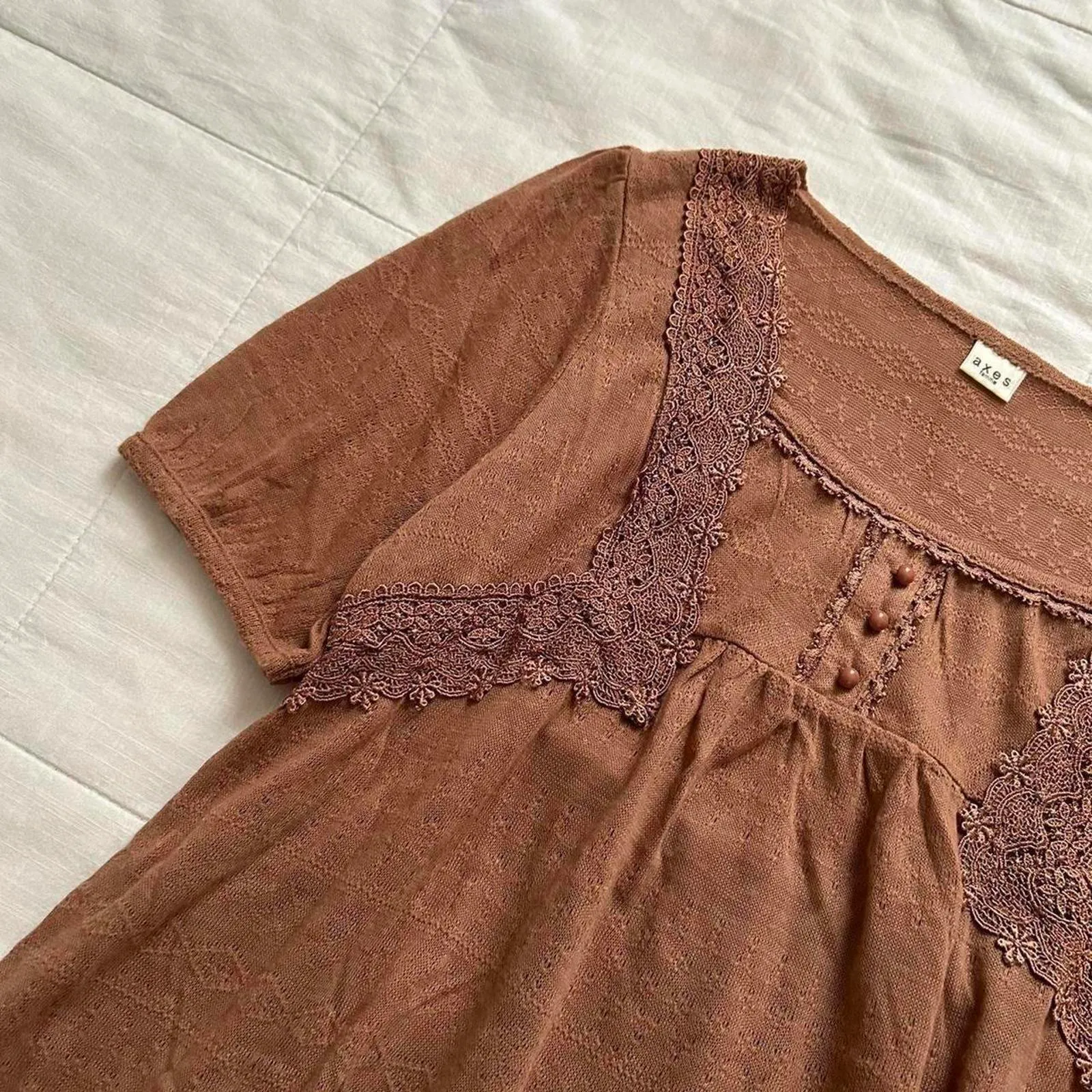 Axes Femme Orange Brown lace top with short sleeves and button detail Size M - Image 3