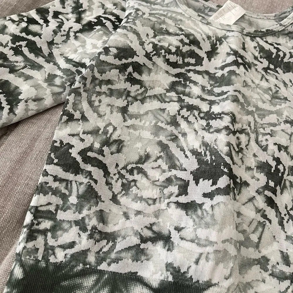 Fabletics Mari Seamless Long Sleeve Top - Image 6