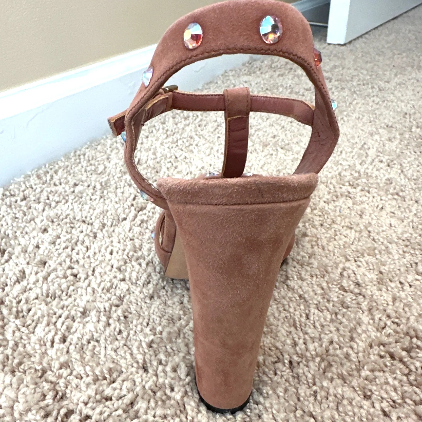 Gucci  Rose Suede Crystal T-Strap Heels Sandals Size IT 38, US 8 - Image 11