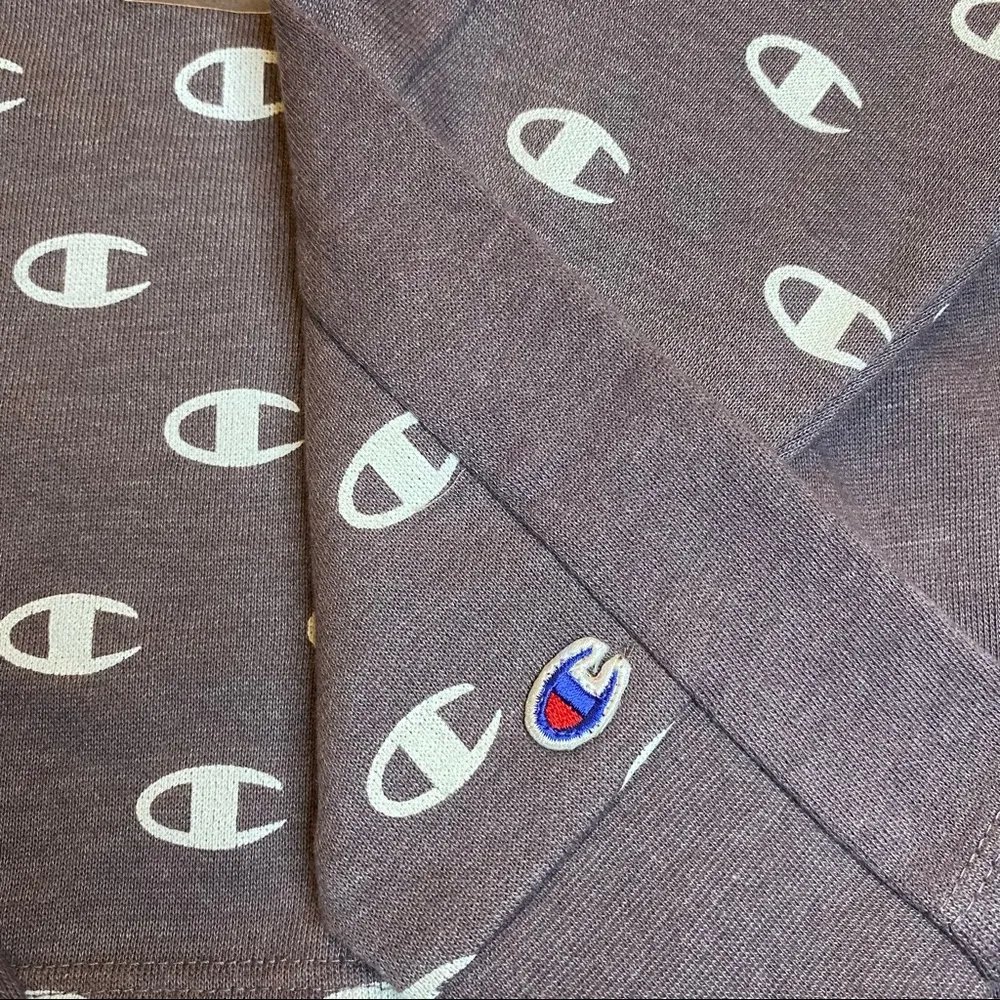 Champion Logo and Stars Pattern Printed Cropped Sweatshirt - Image 4