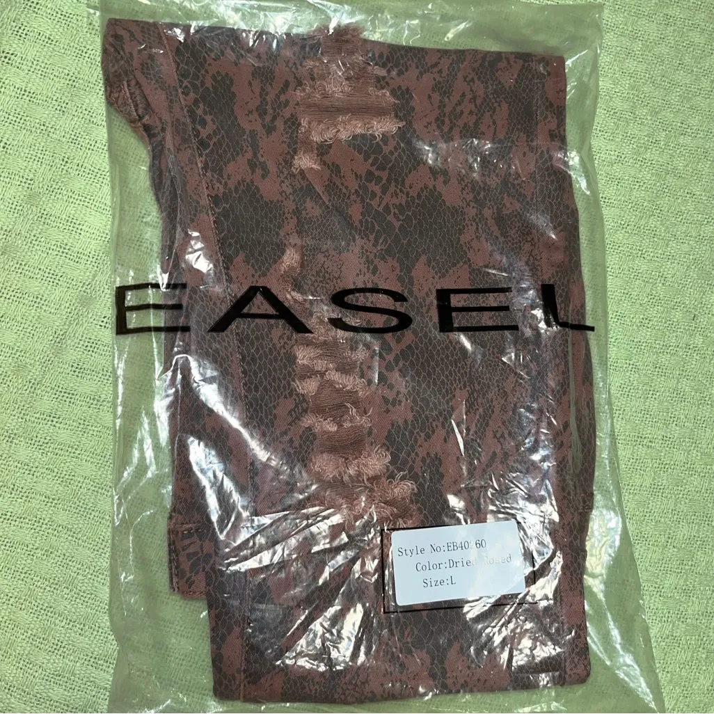 NWT Easel Snake Print Ankle Crop High-Waisted Skinny Jeans in Dried Rose - Image 14