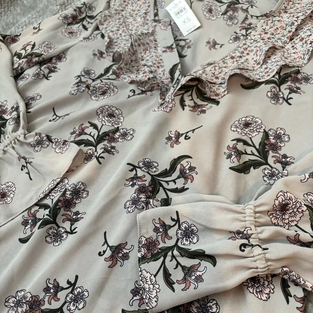 Loft xs mixed print ruffle long sleeve floral paisley dusty purple blouse - Image 11