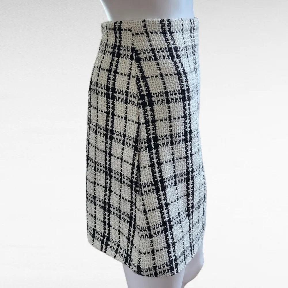 My Secret's Out White & Black  Plaid Tweed Mini Skirt Size Medium - Image 4