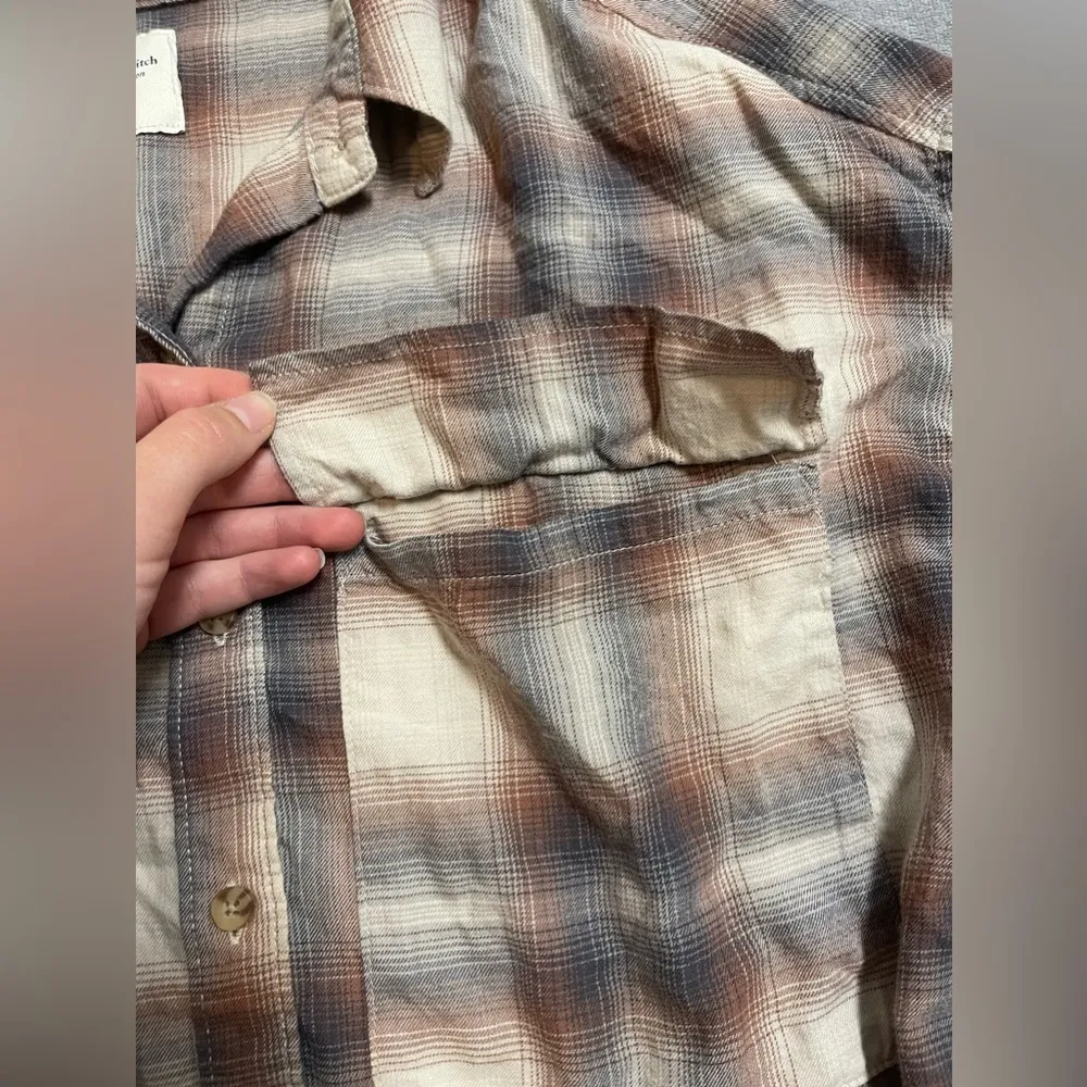 soft A&F 90s cropped flannel size XS - Image 2