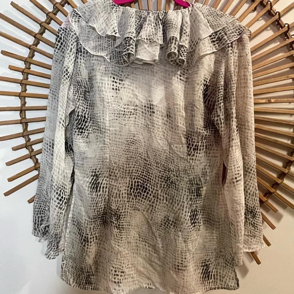Zara Womens Gray Snake Print V Neck Ruffle Blouse 3/4 Sleeves Sheer Boho Fairy 🐍 - Image 11