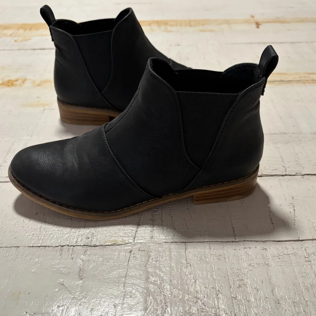 Rocket Dog Maylon size 6.5 Black Chelsea Ankle Booties Low Heel Pull On Boots - Image 10
