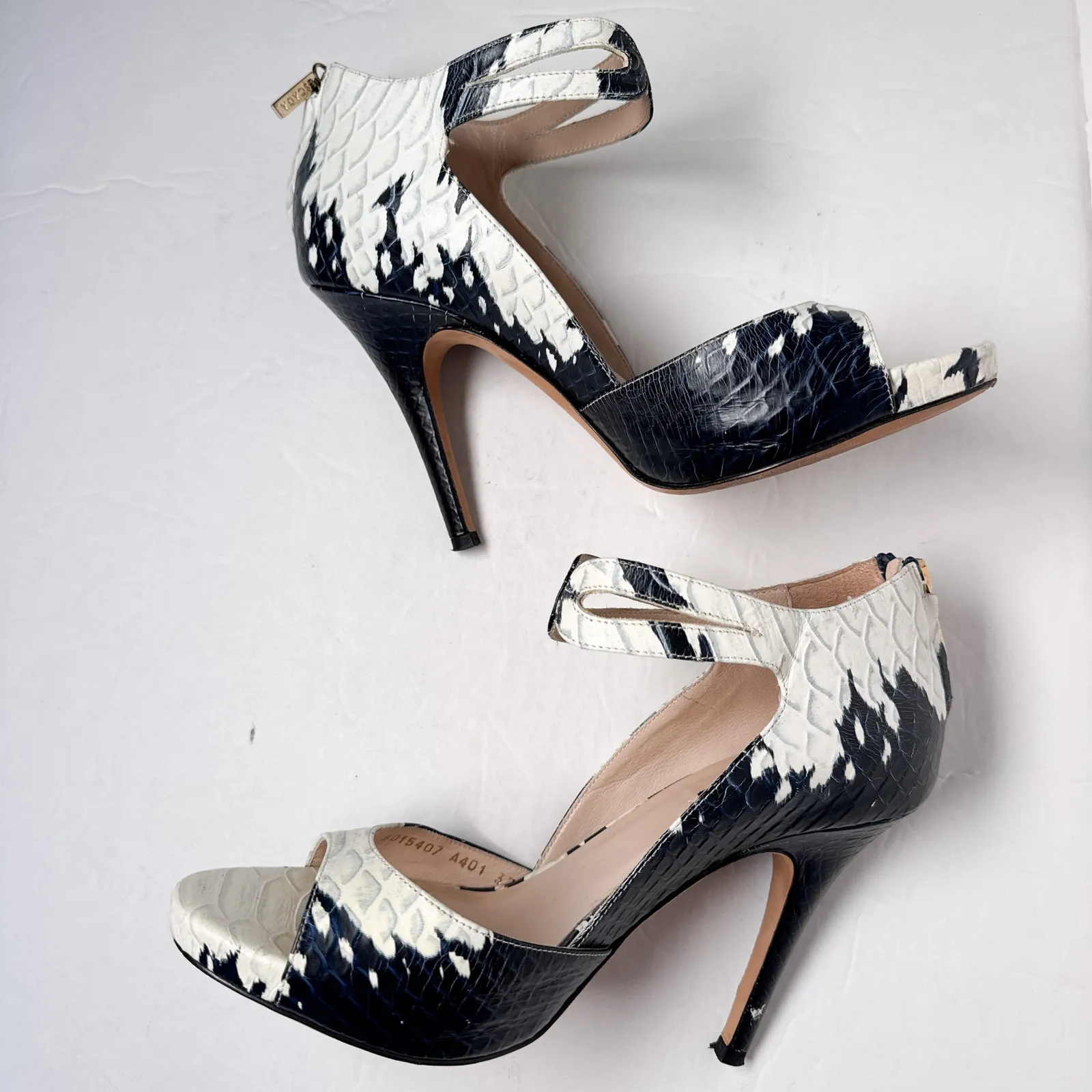 Escada Sophie Calfskin Heels Navy Ivory Italy Size 37 Blue - Image 5