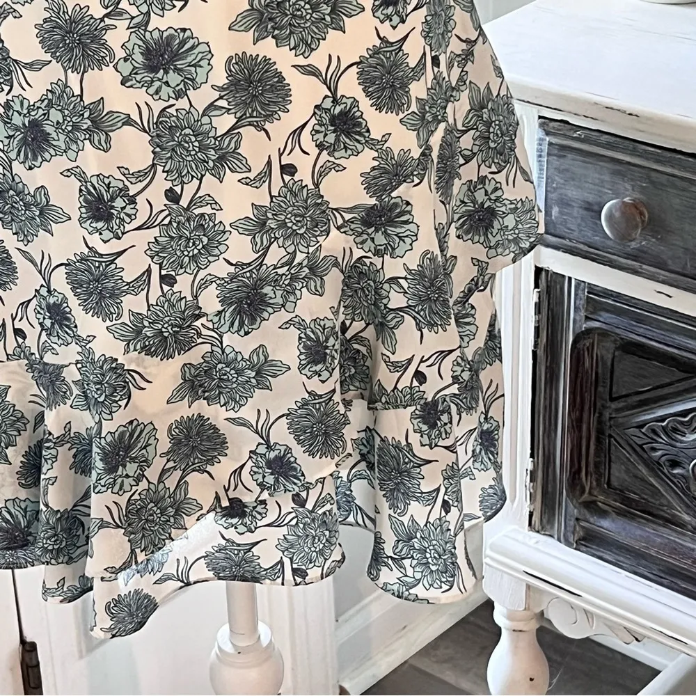 Gianni Bini blue and white floral dress size small - Image 8