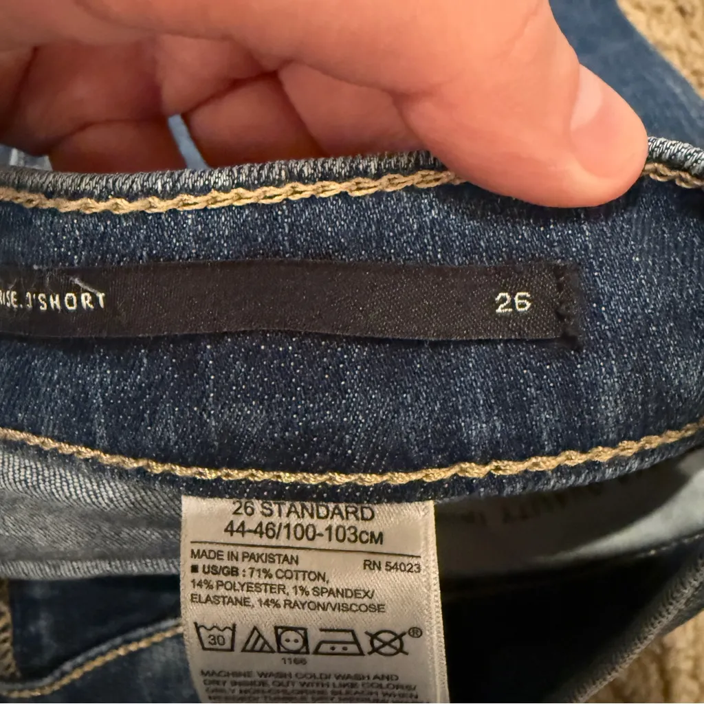 Banana Republic Mid Rise Raw Hem Cut Off Denim Shorts in‎ Indigo Sz 26 - Image 6