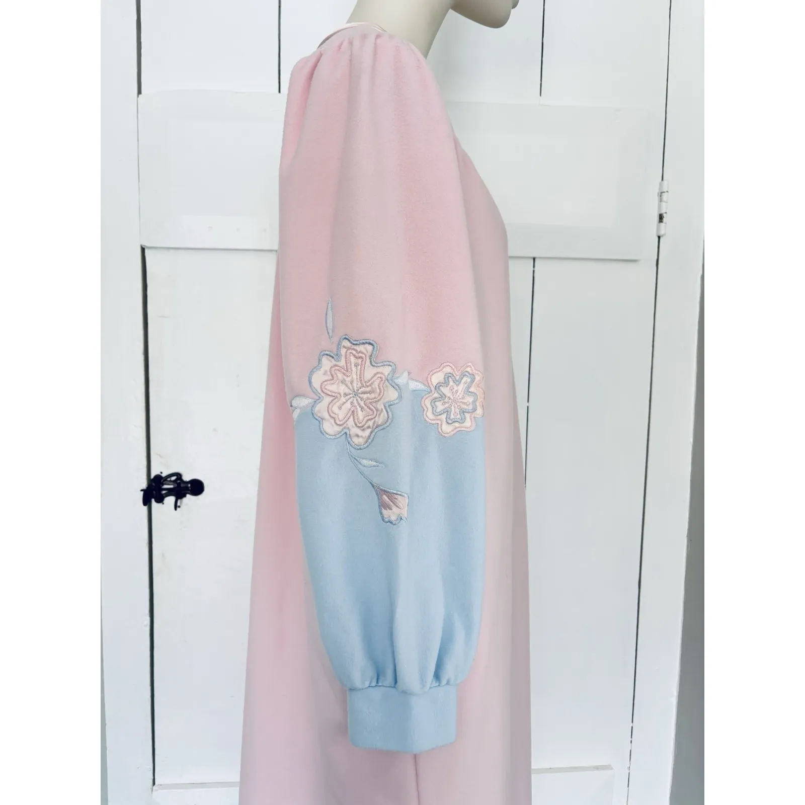 Vintage Appel Robe House Coat Women's Pink Pockets Fleece‎ Embroidered Floral Size L - Image 3