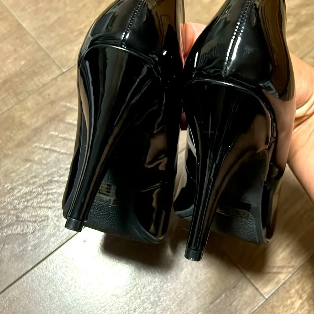 Fergalicious by Fergie size 8 1/2 Black heels - Image 3