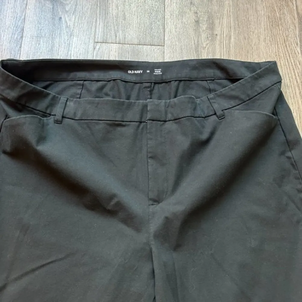 Old Navy  Black High-Waisted Pixie Never Fade Pants Plus Size 26 - Image 4