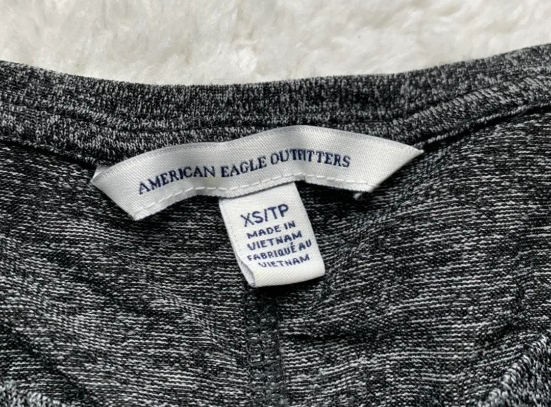 AEO Grey Fitted 3/4 Sleeve Crewneck Swing Top XS - Image 5